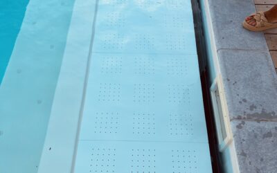 Piscine 7,35m par 3,35m à fond plat avec volet immergé sous plage